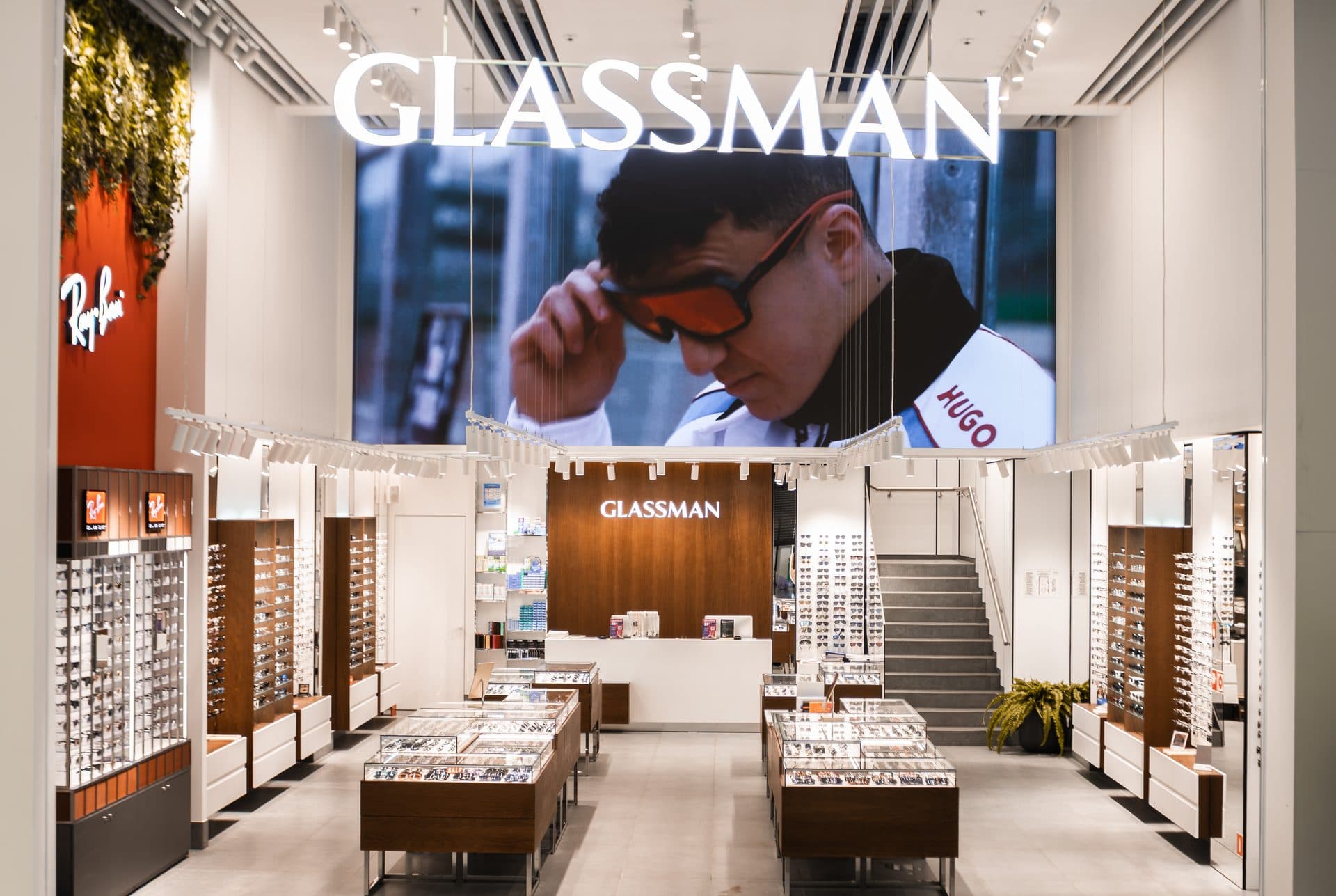 Светодиодный экран и платформа для управления контентом для нового магазина Glassman